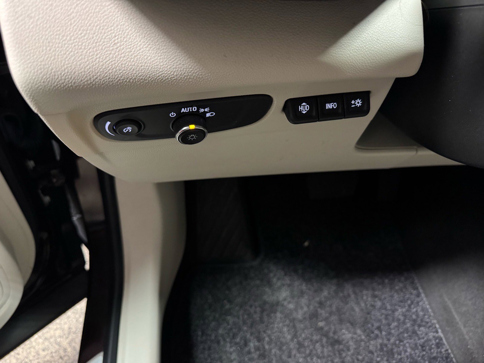 Certified 2023 Buick Envision Avenir image 18