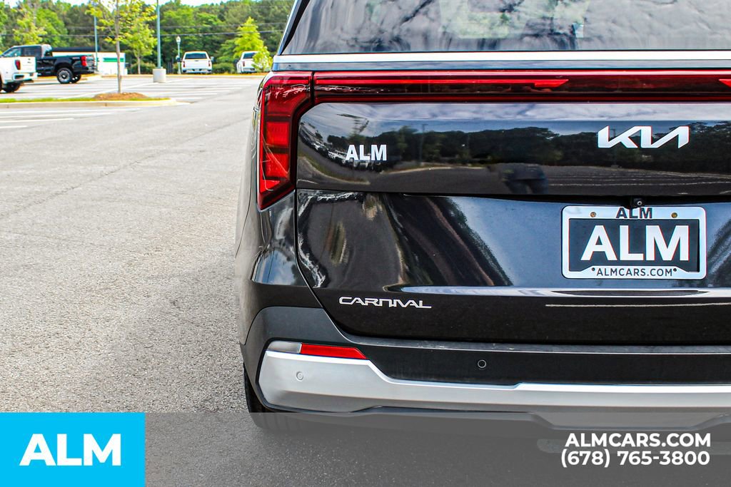 Used 2025 Kia Carnival FWD image 13