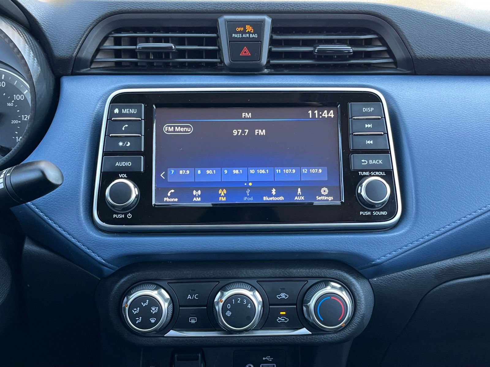 Used 2025 Nissan Versa SV image 17