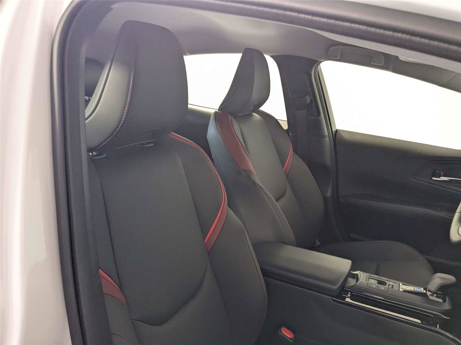 Used 2025 Toyota Prius Plug-In Hybrid image 32