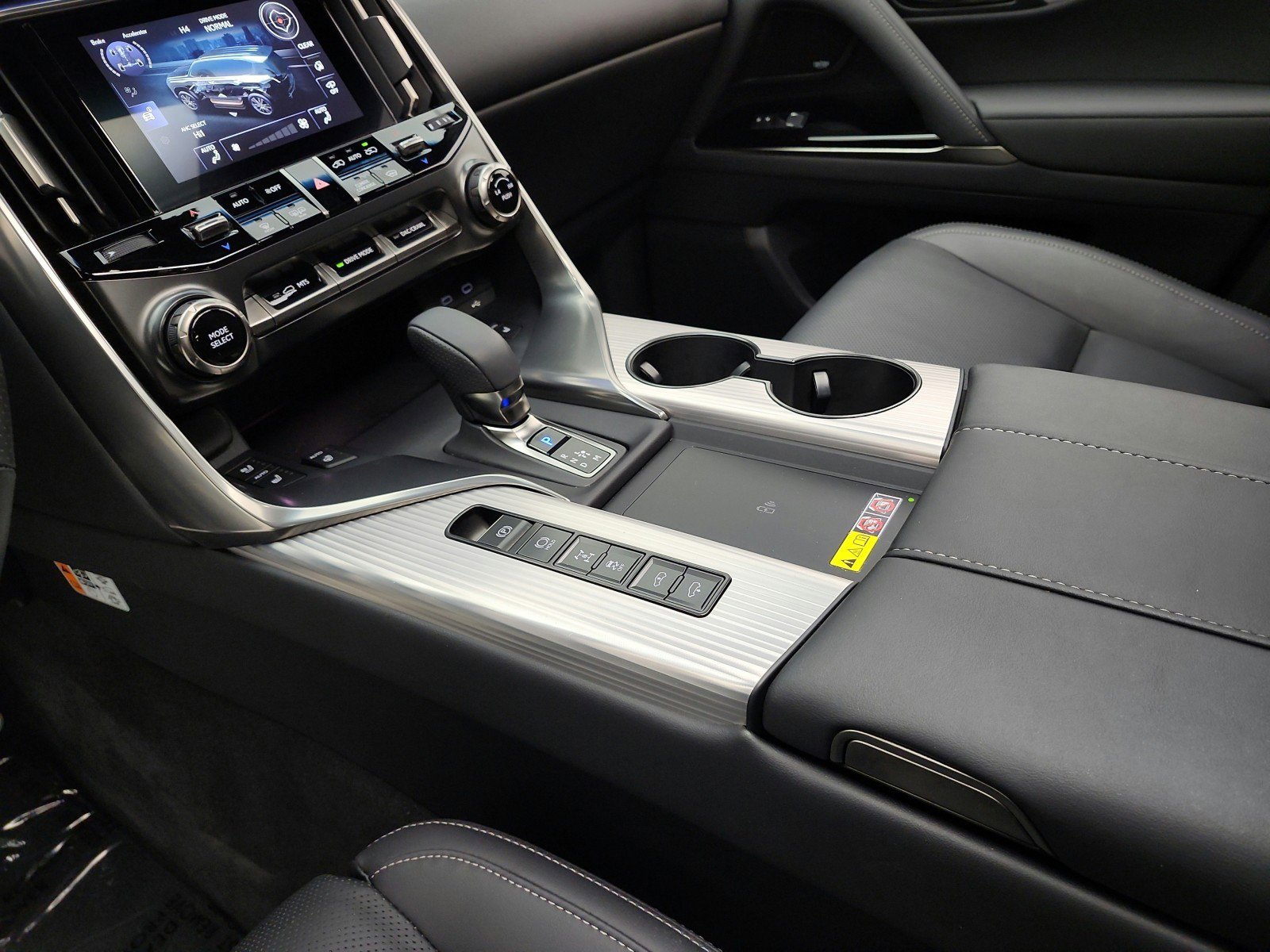 Used 2025 Lexus LX 700h F Sport image 13