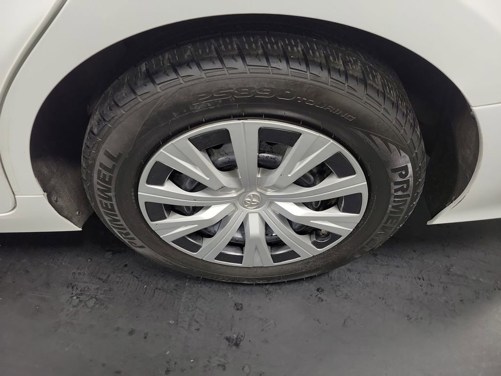 Used 2020 Toyota Camry LE w/ Sunroof Package image 10