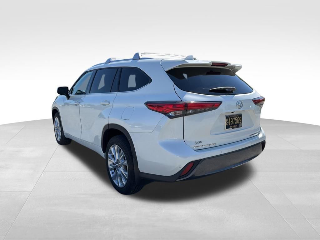 Used 2021 Toyota Highlander Limited AWD/4WD image 3