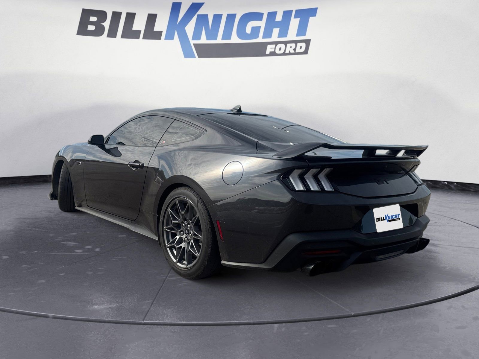 Used 2024 Ford Mustang GT RWD image 3