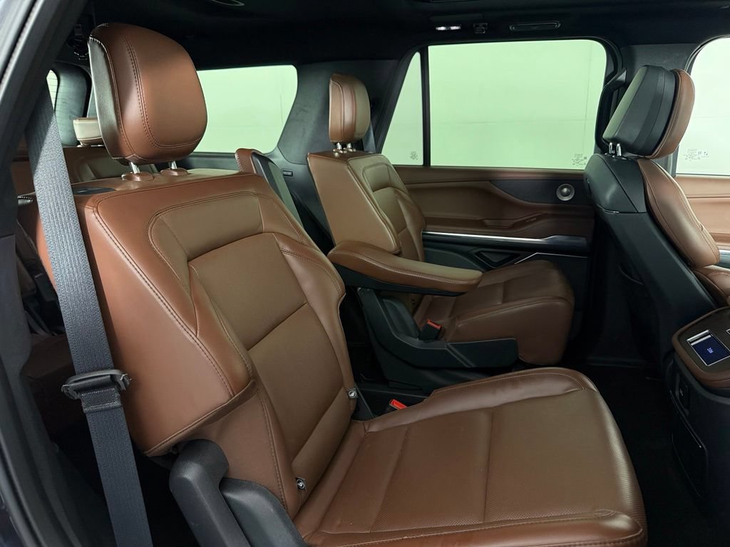 Used 2025 Lincoln Navigator Reserve AWD/4WD image 15