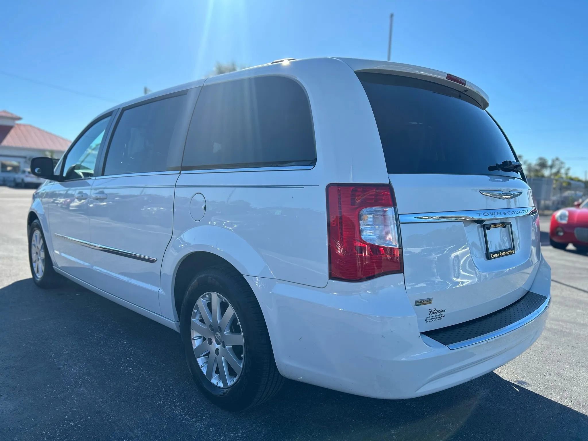 Used 2016 Chrysler Town & Country Touring image 10
