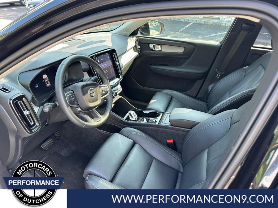 Used 2025 Volvo XC40 B5 Plus image 23