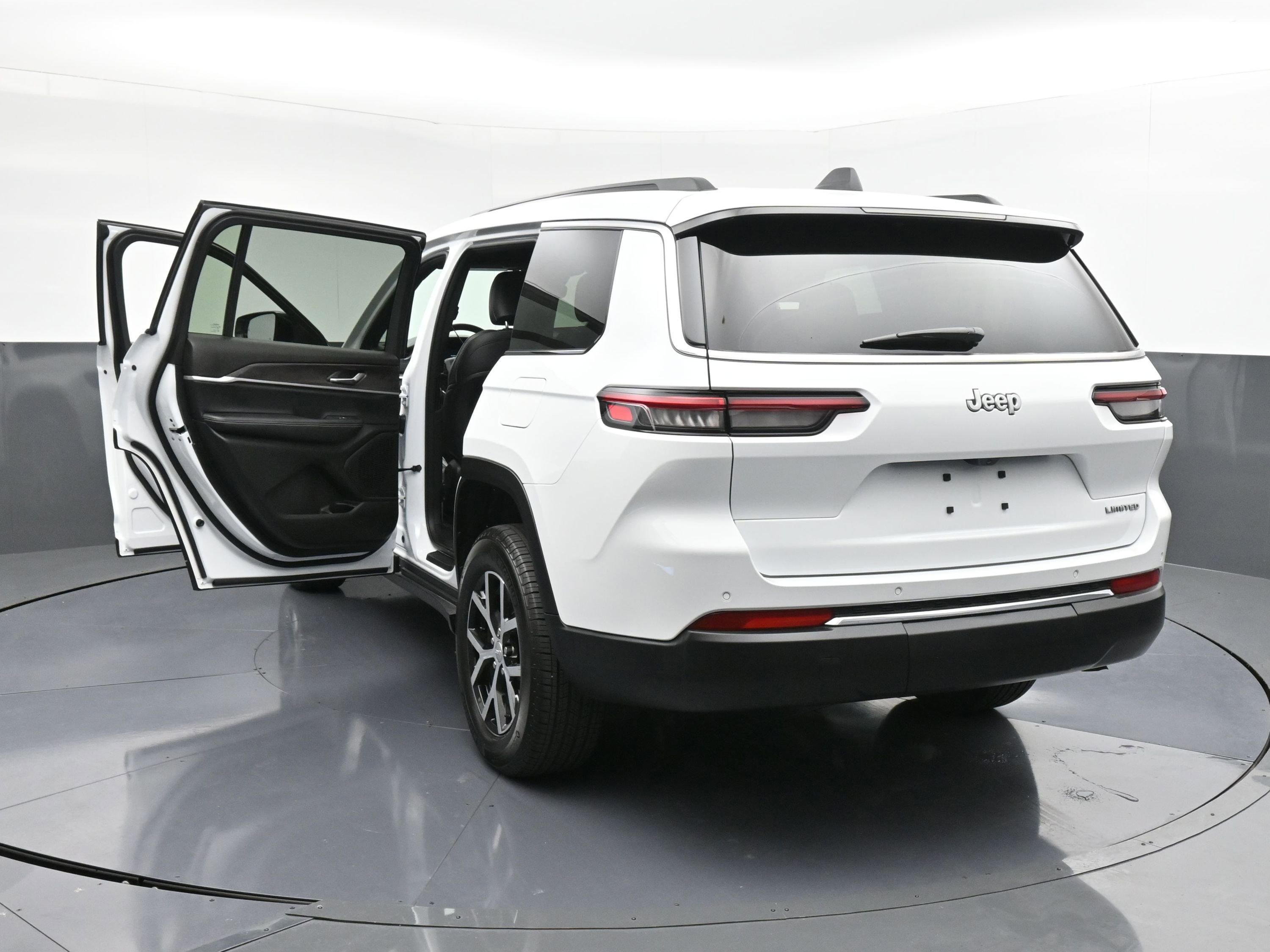 Used 2025 Jeep Grand Cherokee L Limited image 41