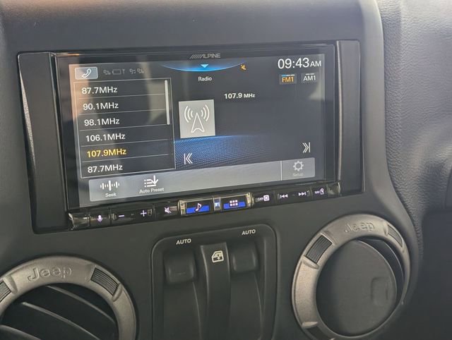 Used 2015 Jeep Wrangler Sport image 17