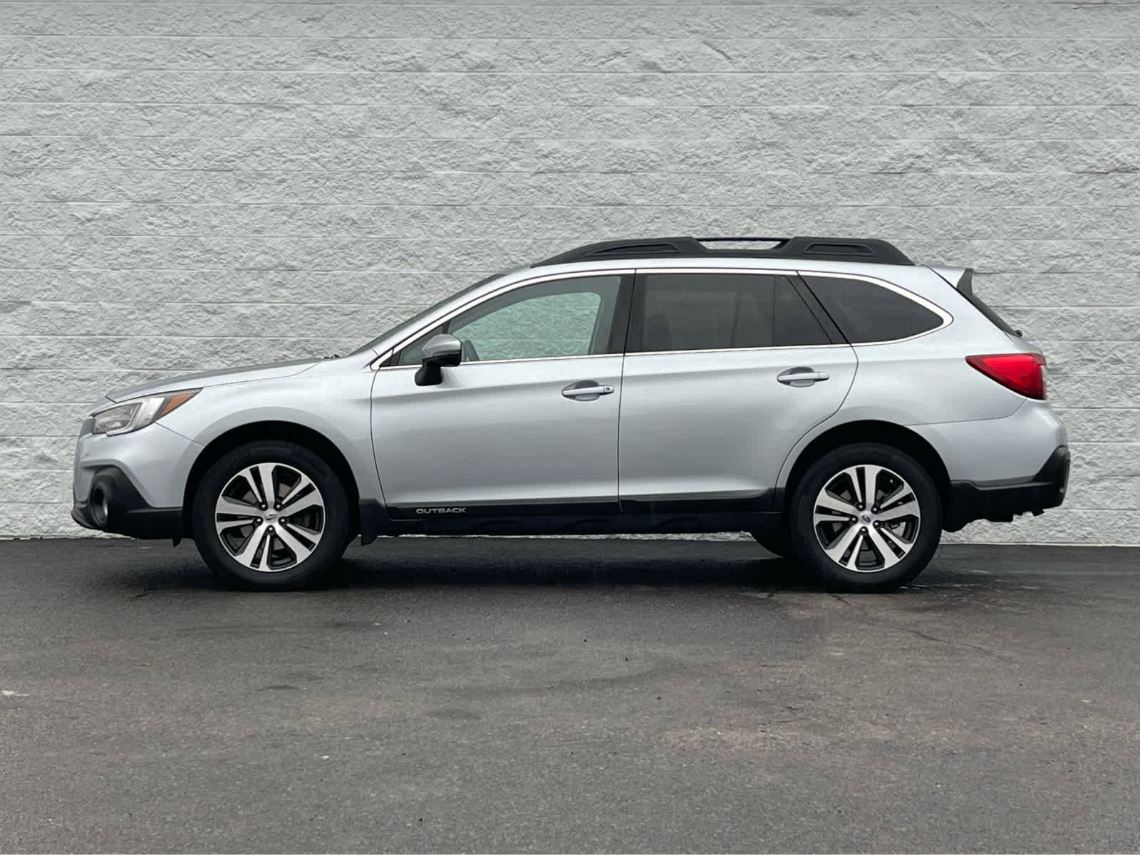 Used 2018 Subaru Outback 3.6R Limited image 4