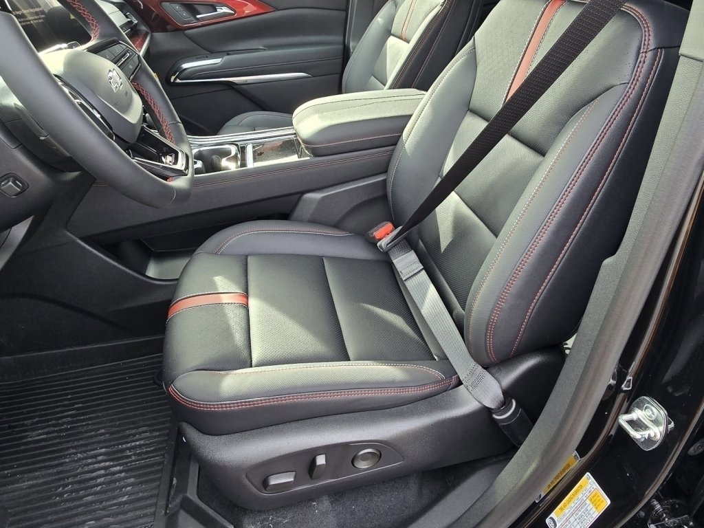 New 2026 Chevrolet Traverse RS w/ LPO, Floor Liner Package image 16