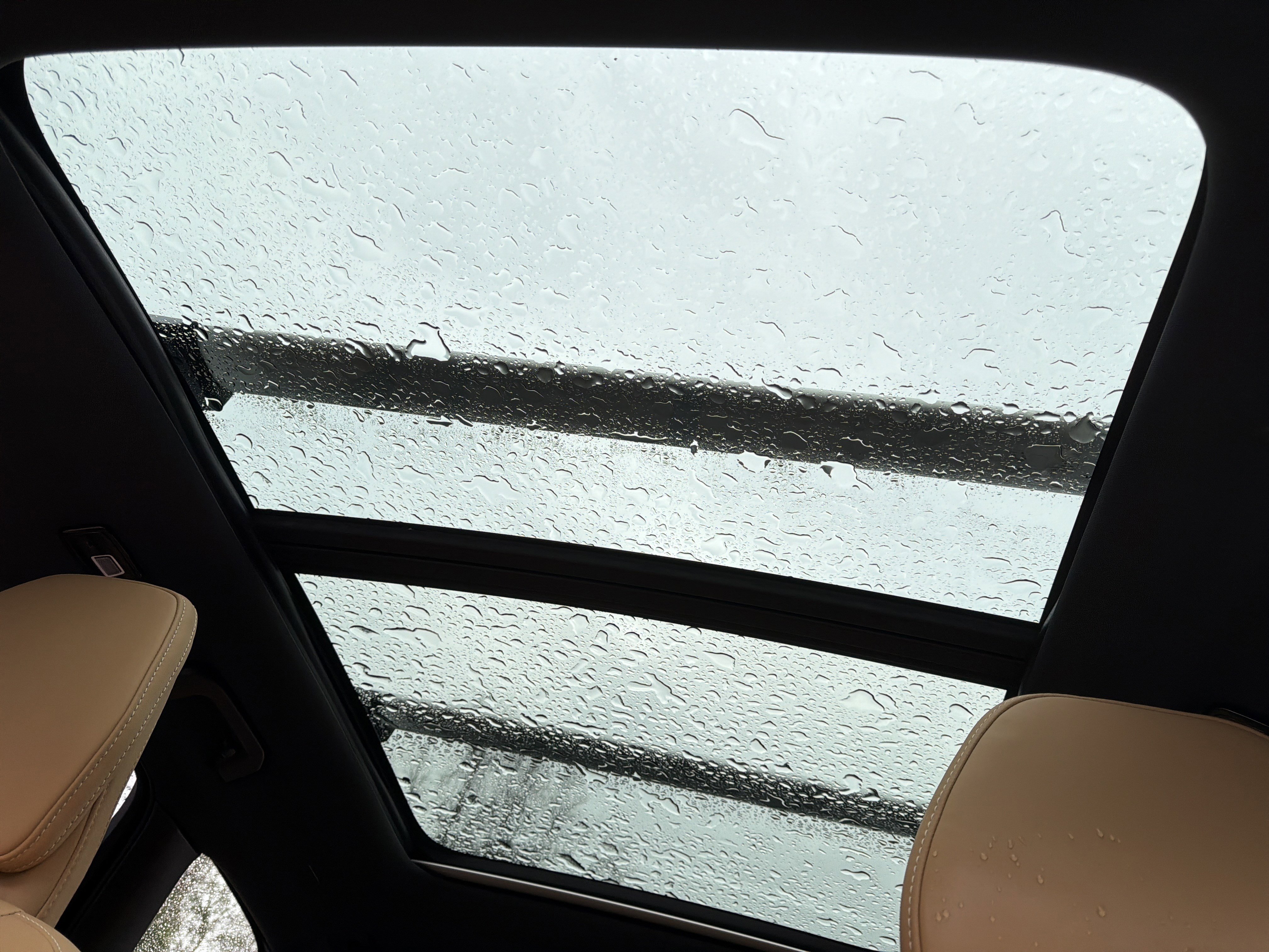 Certified 2024 Volvo XC60 T8 Ultimate w/ Climate Package image 28