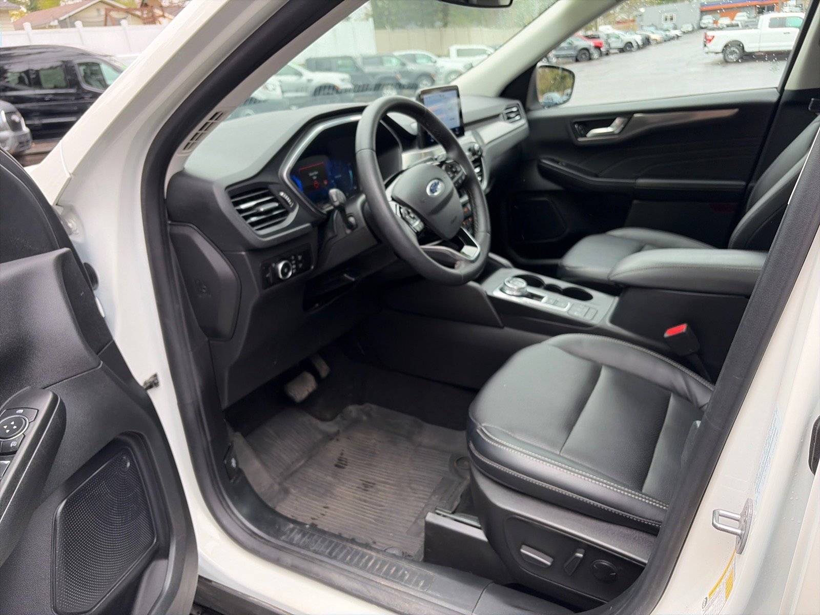 Used 2022 Ford Escape Titanium w/ Class II Trailer Tow Package AWD/4WD image 9