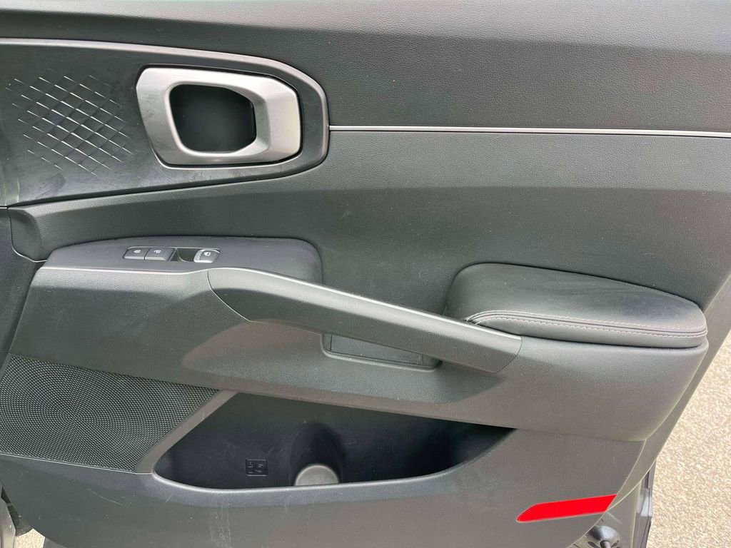 Used 2022 Kia Sorento S image 11