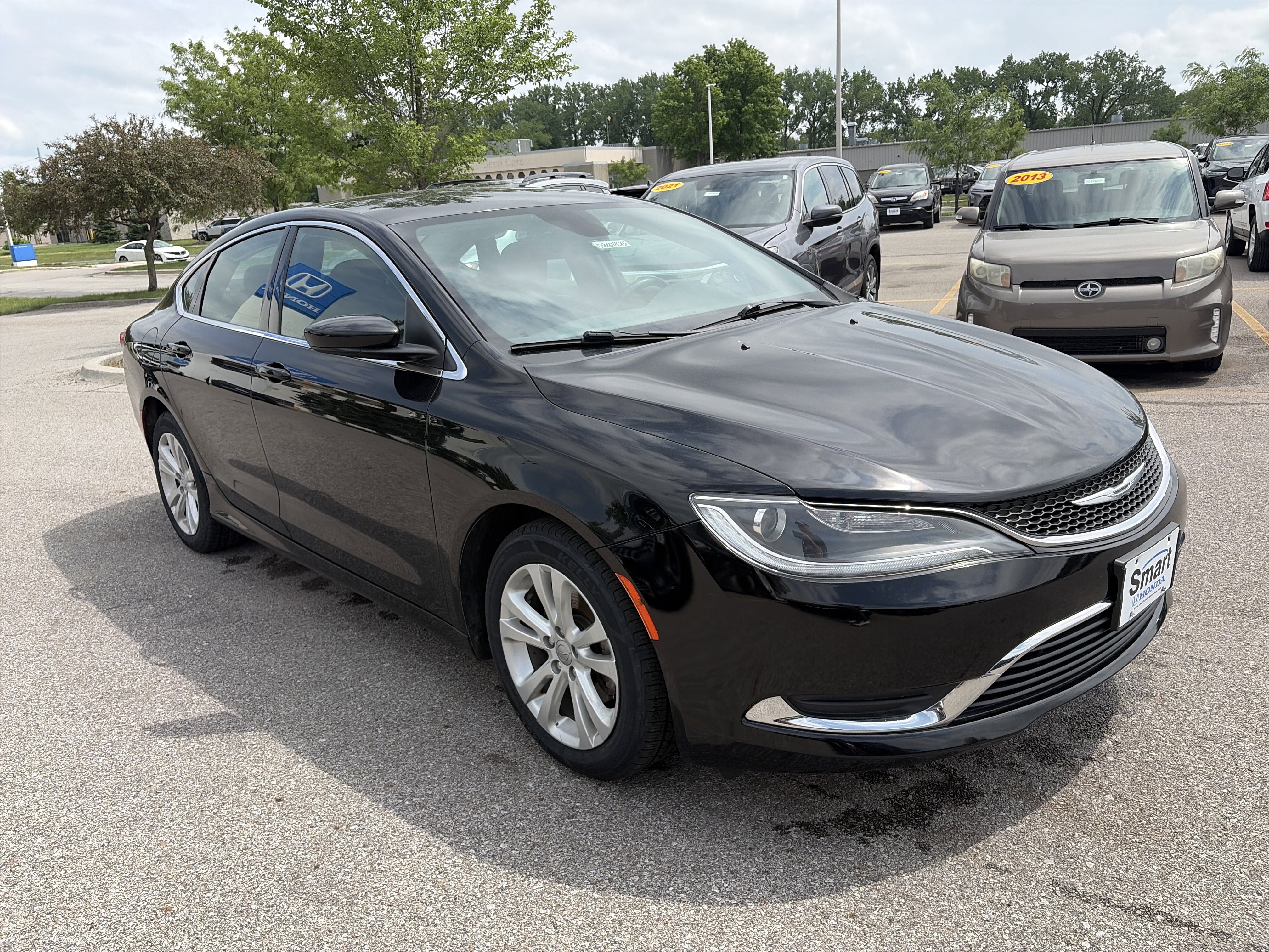 Used 2015 Chrysler 200 Limited w/ Convenience Group FWD image 3