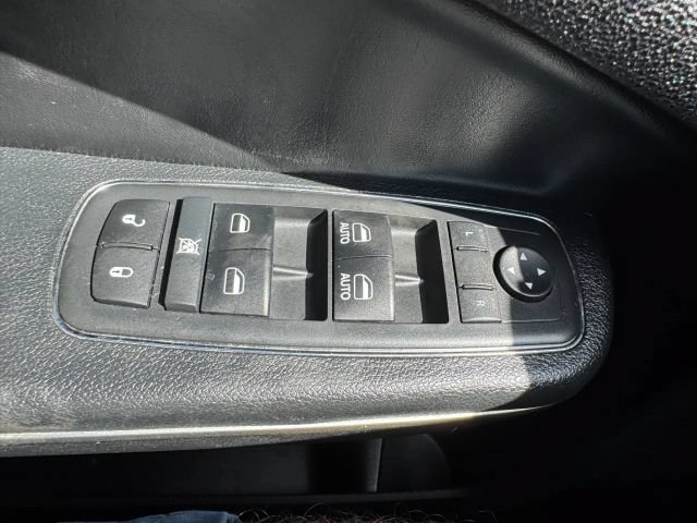 Used 2017 Chrysler 300 Limited RWD image 11