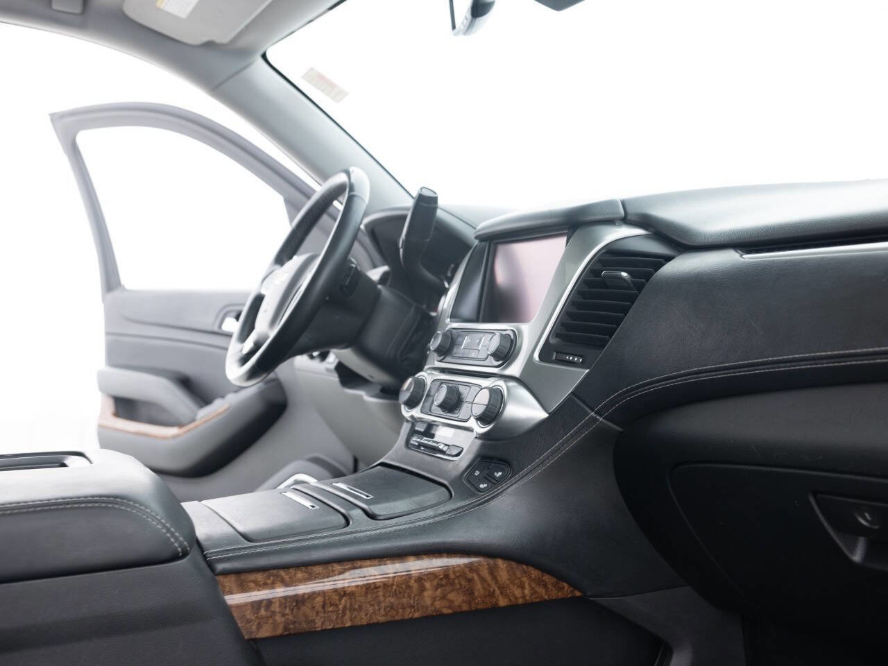 Used 2016 Chevrolet Suburban LTZ image 31