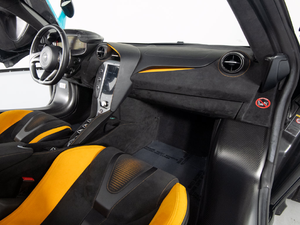 Used 2024 McLaren 750S Spider RWD image 32