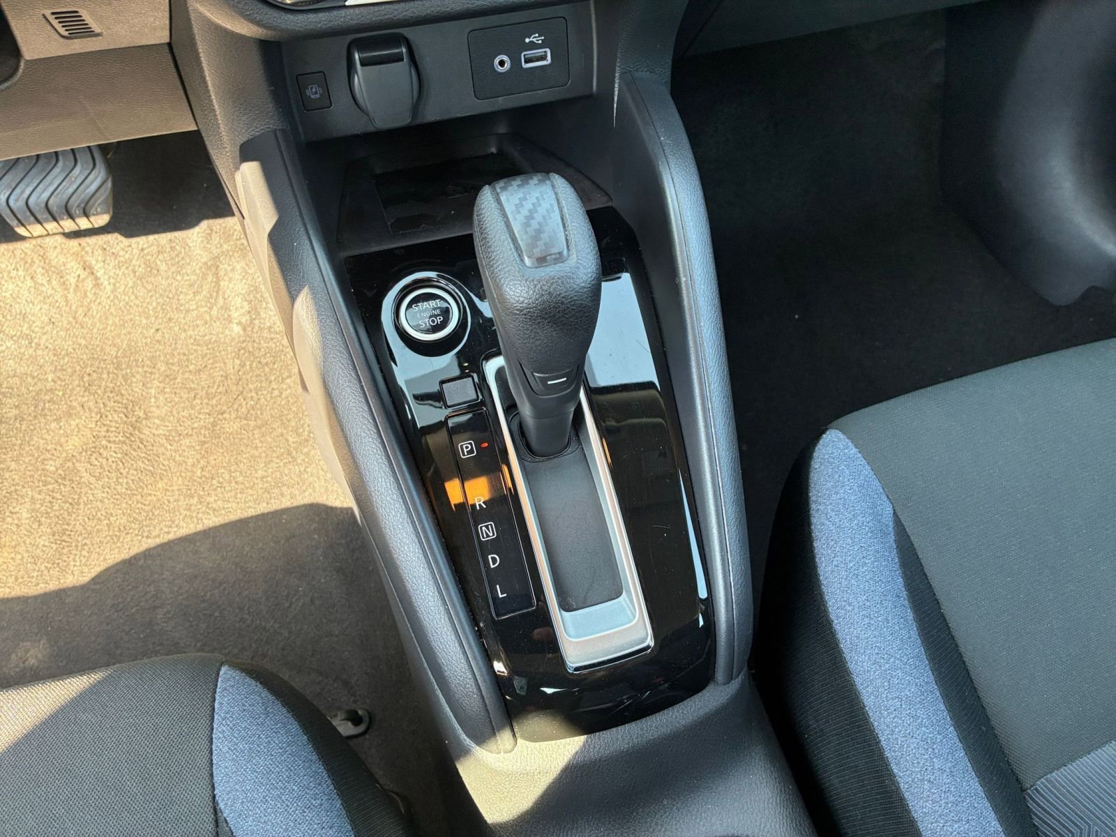 Used 2025 Nissan Versa SV image 39