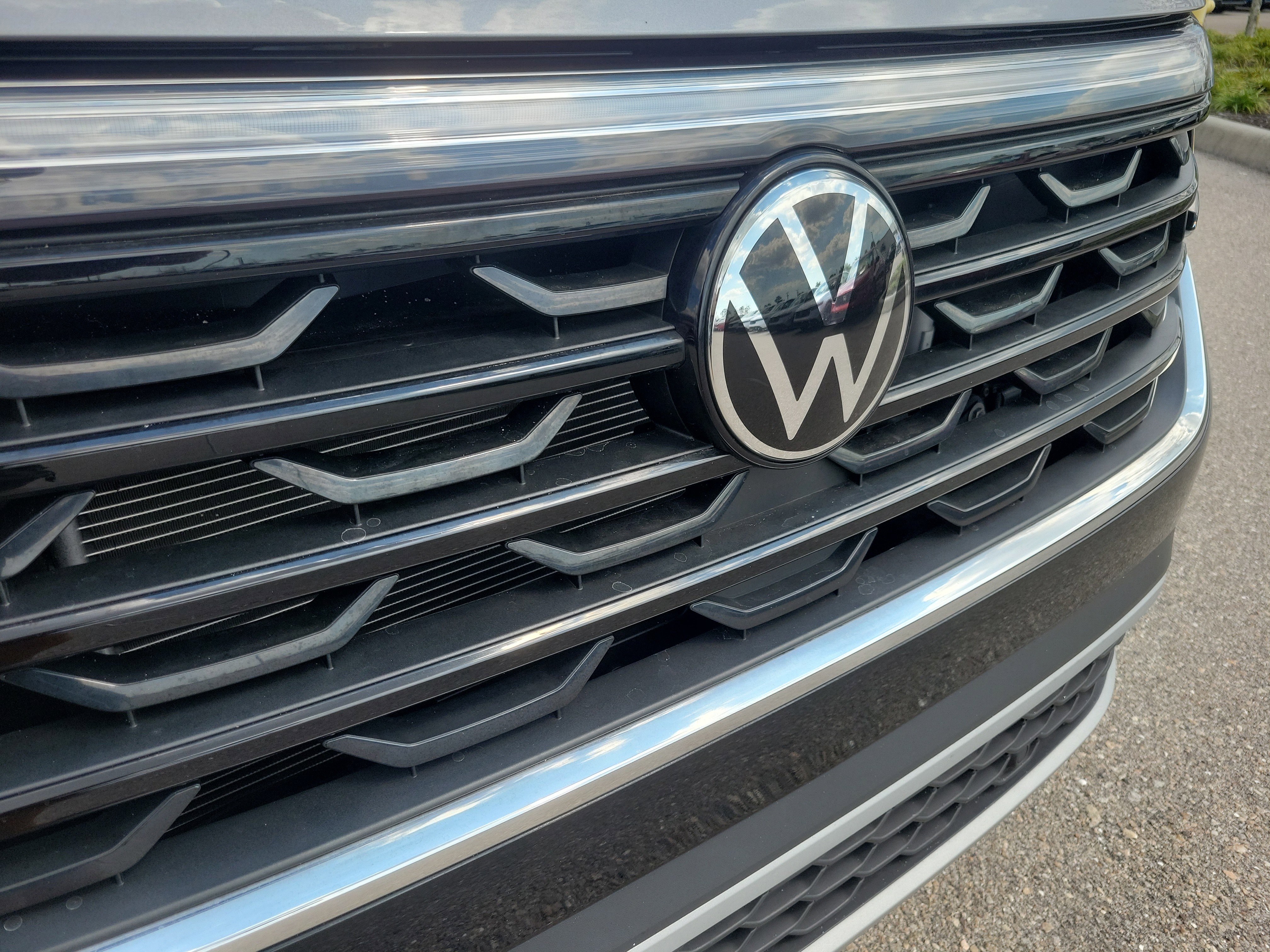 Used 2025 Volkswagen Atlas Cross Sport SE image 7