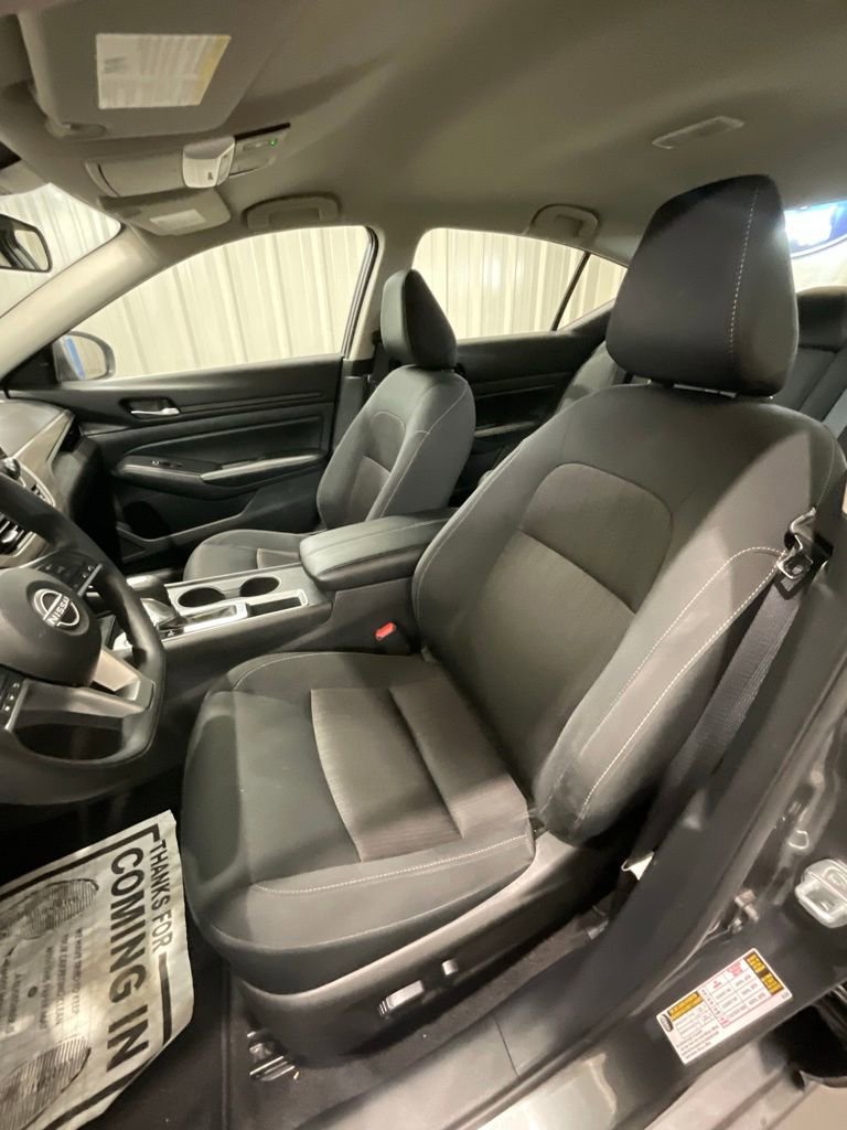 Used 2025 Nissan Altima 2.5 SV FWD image 10