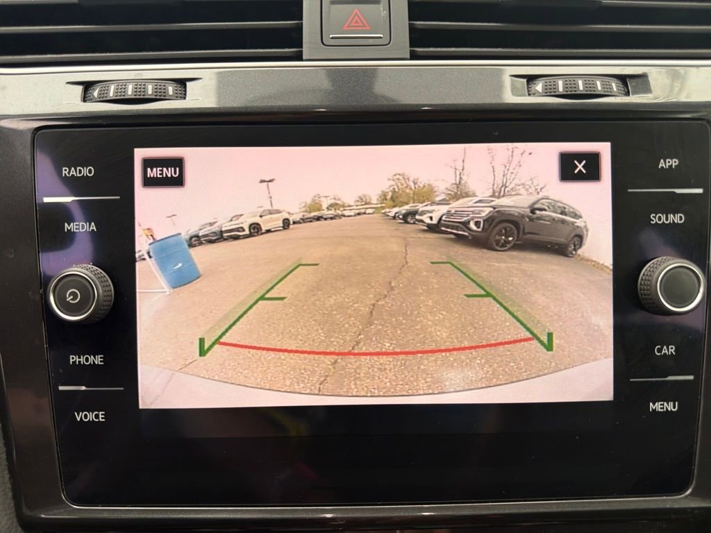 Used 2018 Volkswagen Golf SE image 23