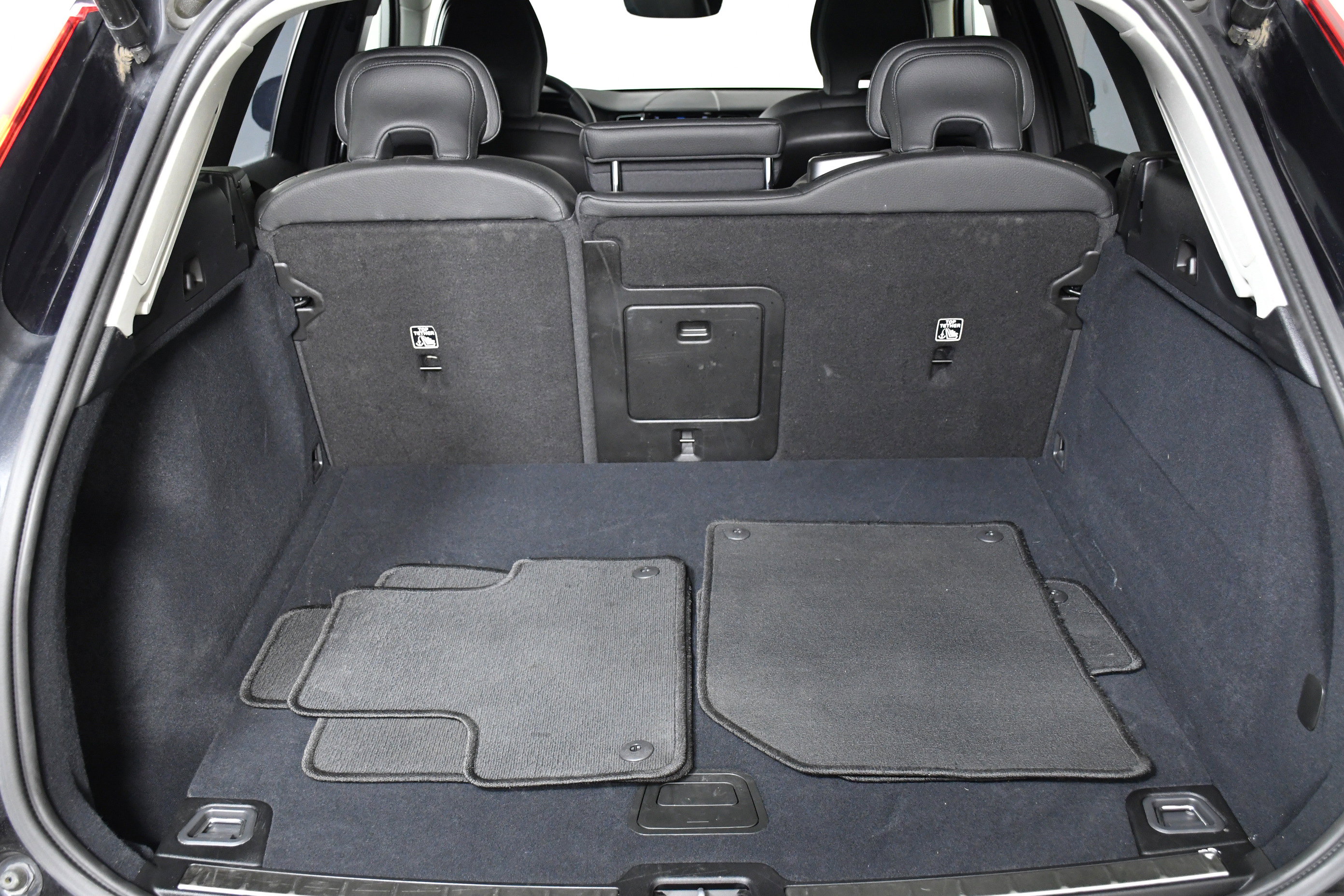 Used 2025 Volvo XC60 B5 Plus image 33