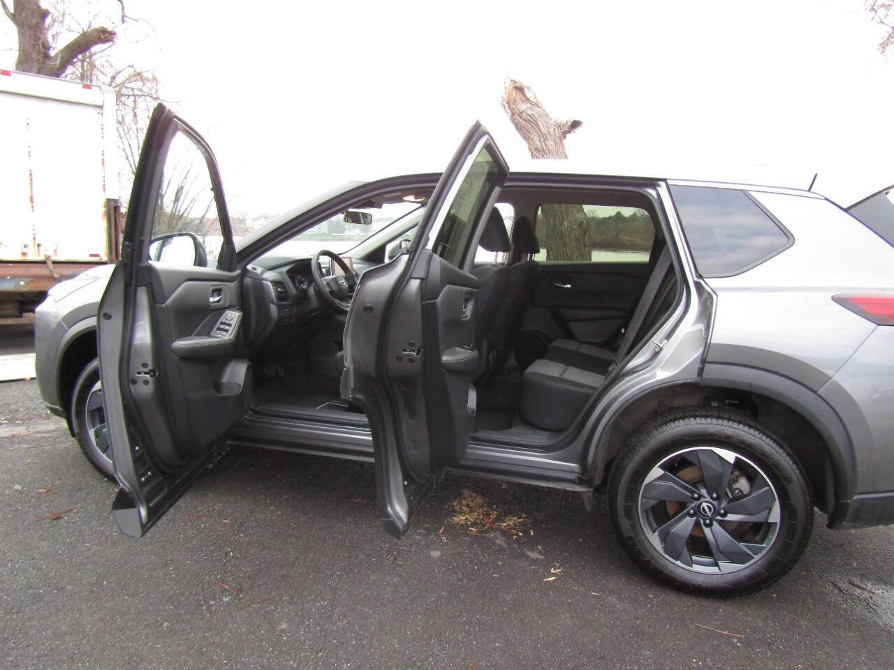 Used 2025 Nissan Rogue SV image 23