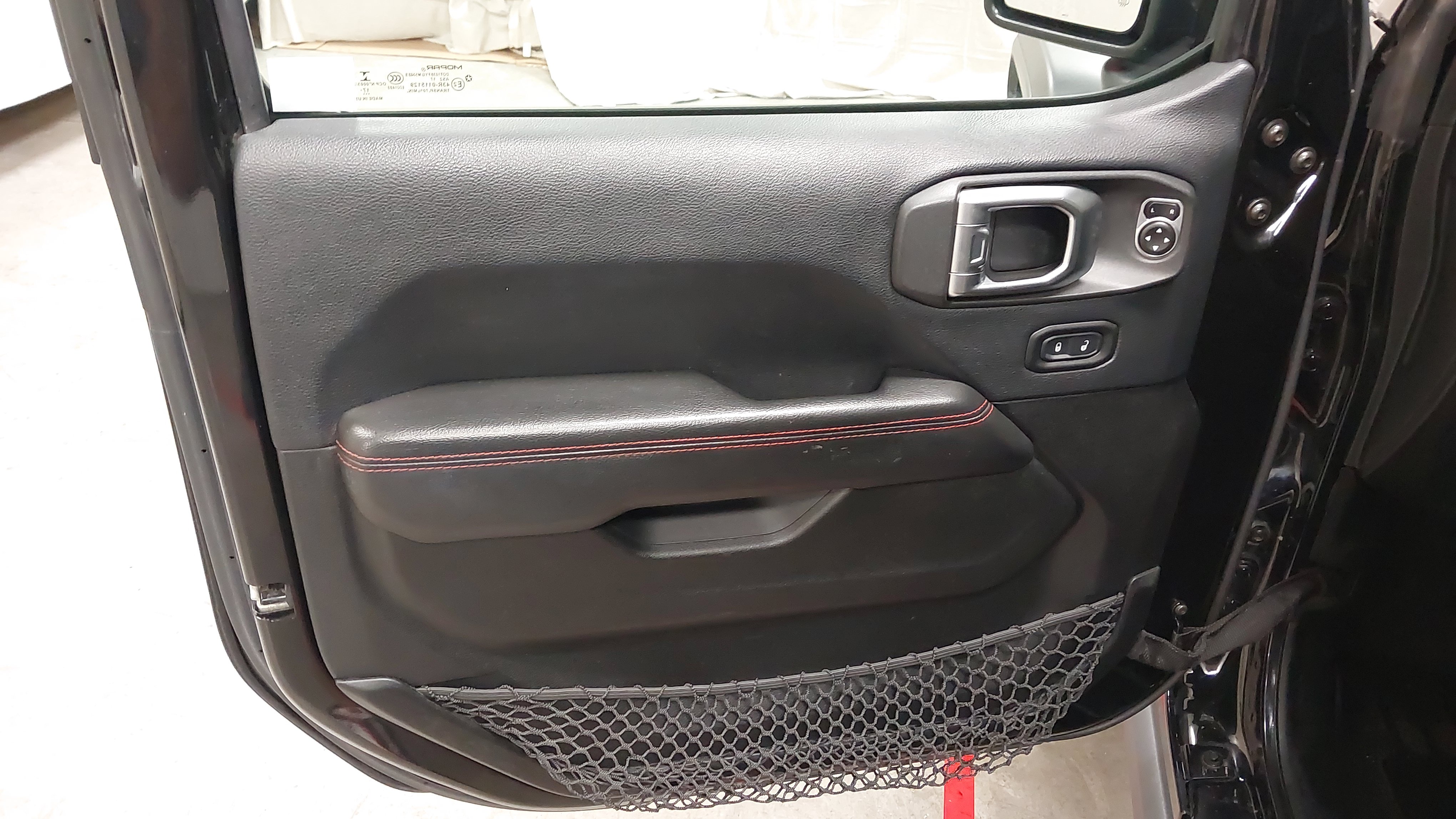 Used 2018 Jeep Wrangler Unlimited Rubicon w/ Dual Top Group AWD/4WD image 24