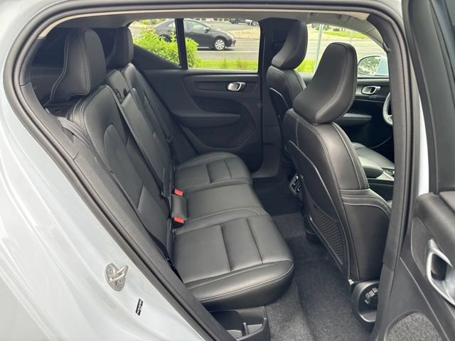 Certified 2025 Volvo XC40 B5 Core AWD/4WD image 12