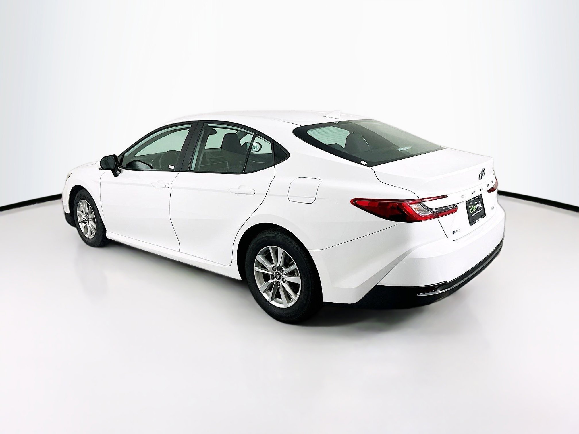 Used 2025 Toyota Camry LE image 5