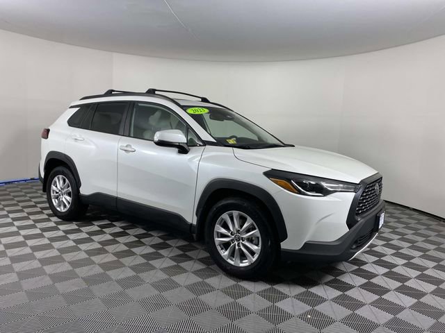 Used 2023 Toyota Corolla Cross LE w/ Moonroof Package image 1