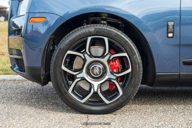 Used 2023 Rolls-Royce Cullinan Black Badge w/ Leather Finishing Pack image 68