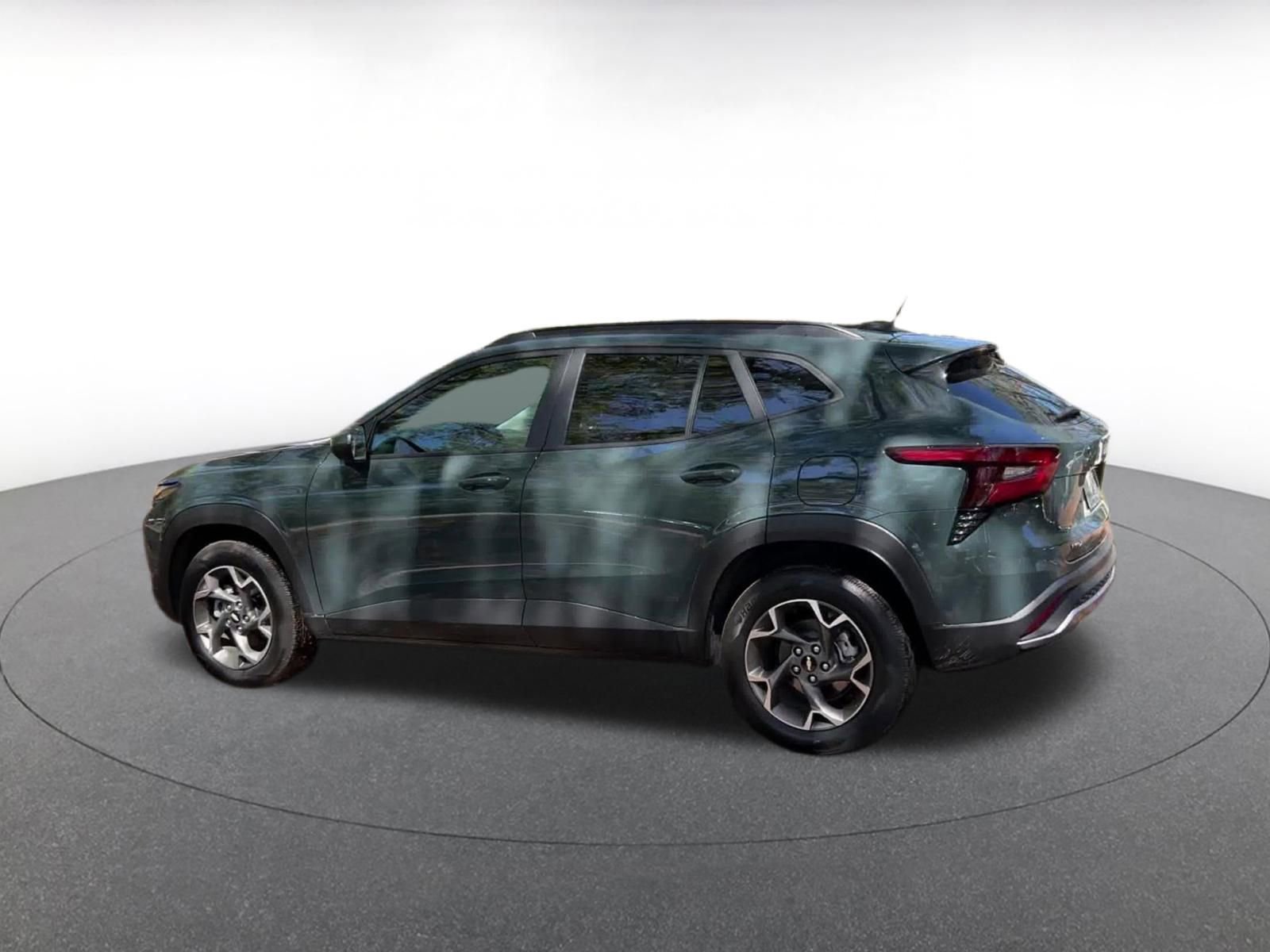 Used 2025 Chevrolet Trax LT w/ LT Convenience Package image 10