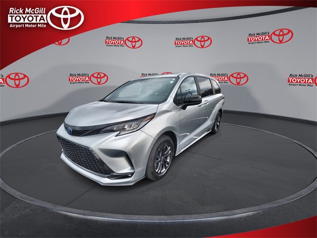 Certified 2025 Toyota Sienna XSE image 4