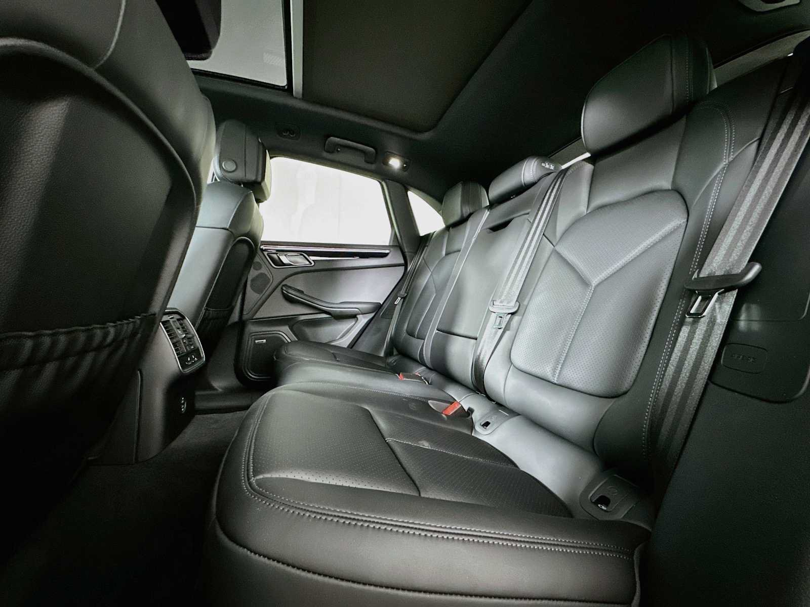 New 2026 Porsche Macan AWD/4WD image 23