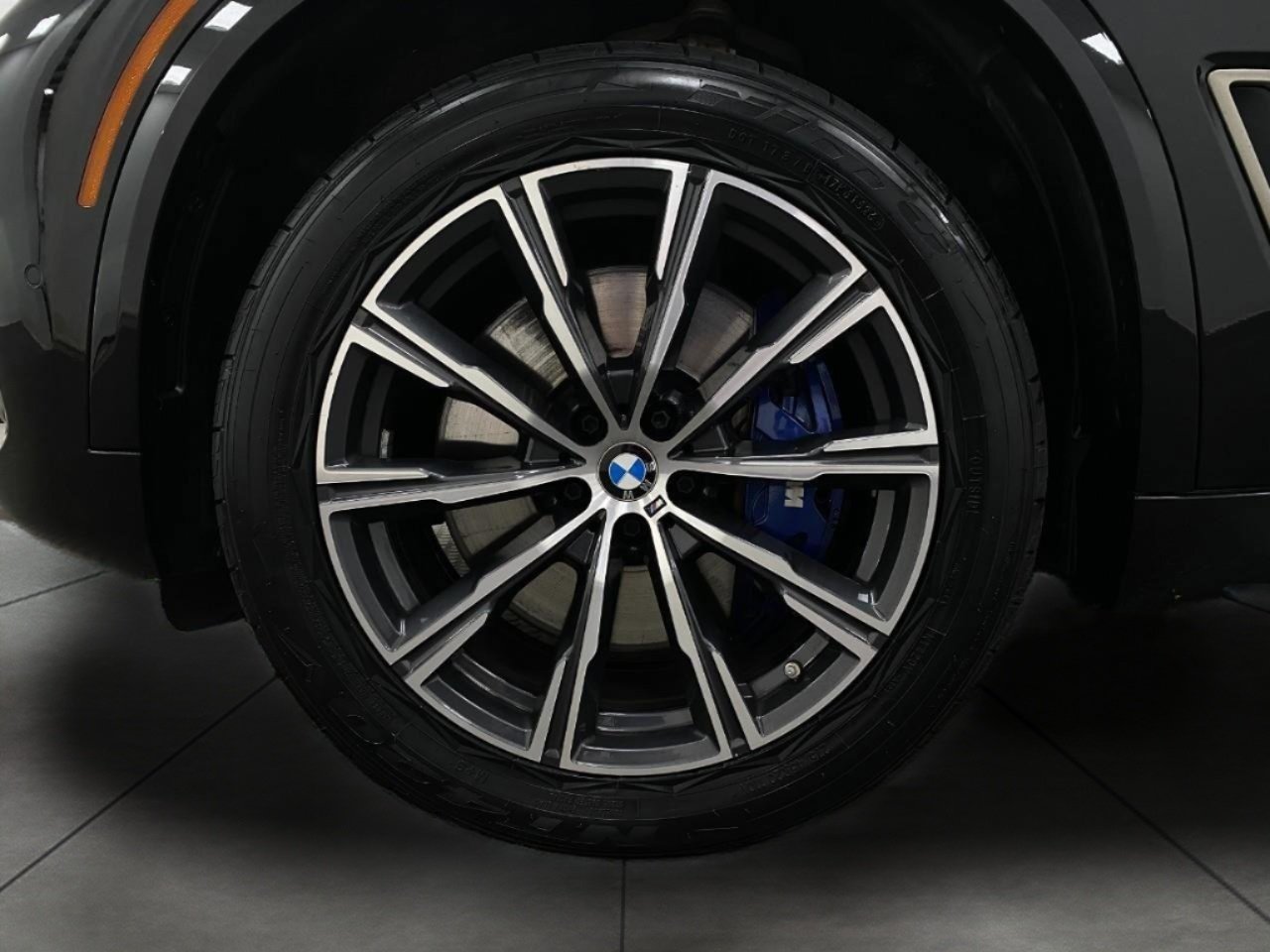Used 2022 BMW X5 M50i w/ Parking Assistance Package AWD/4WD image 14