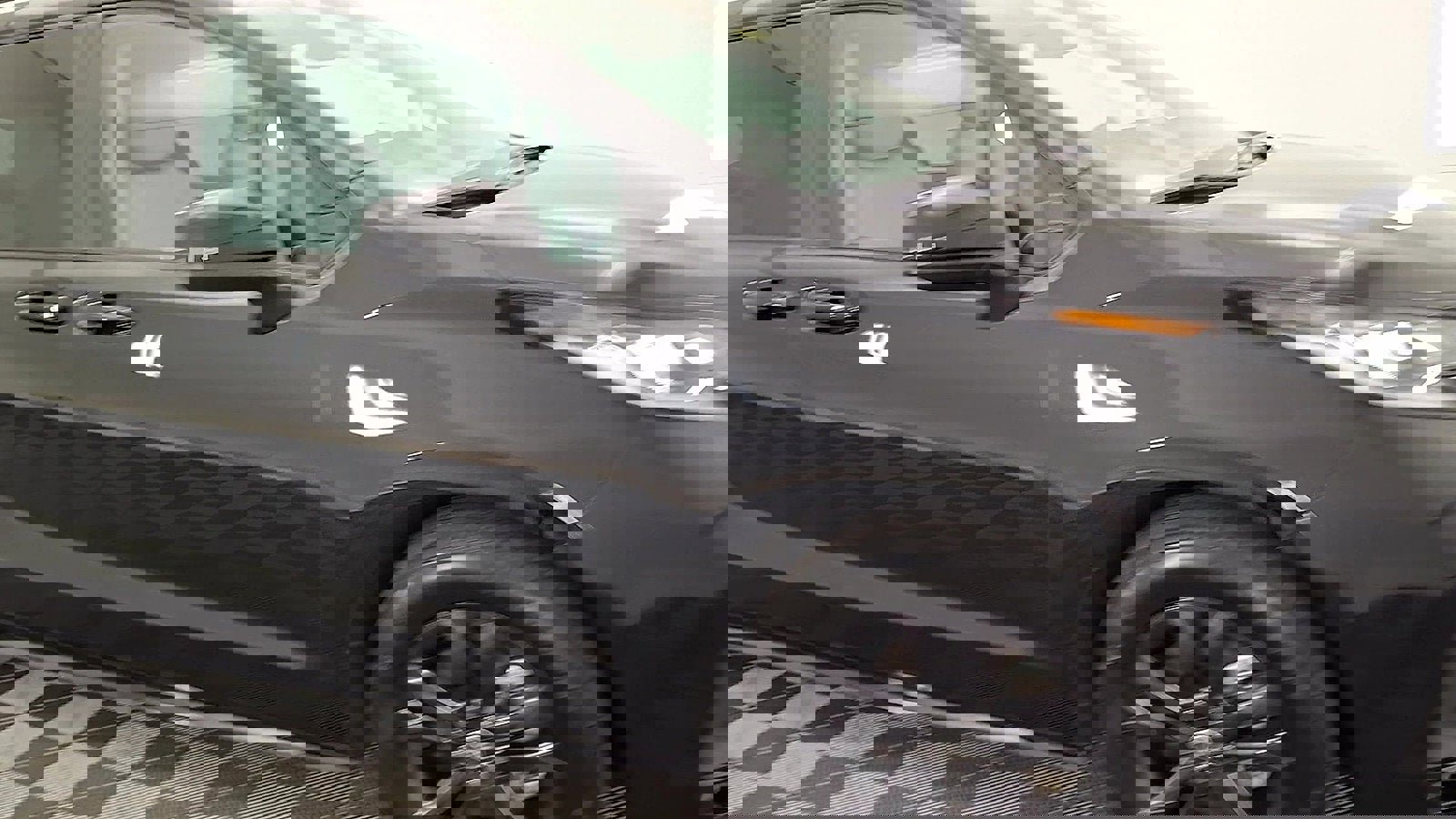 Used 2025 Toyota Sienna XSE w/ XSE Plus Package image 6