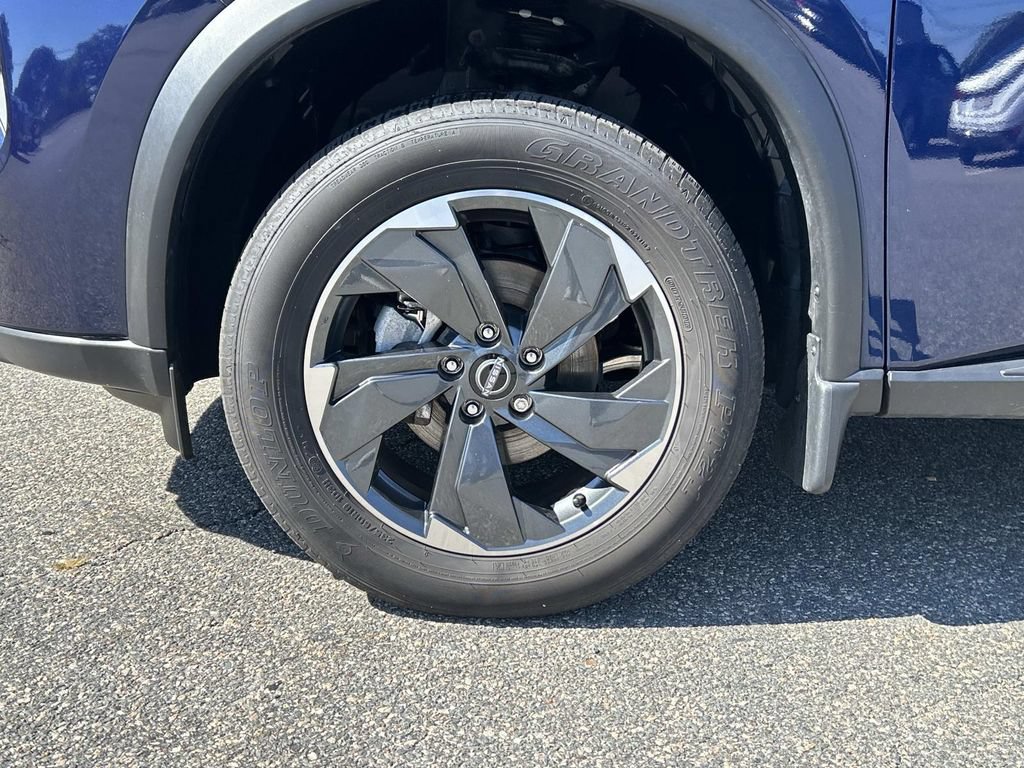 Certified 2024 Nissan Rogue SV AWD/4WD image 9