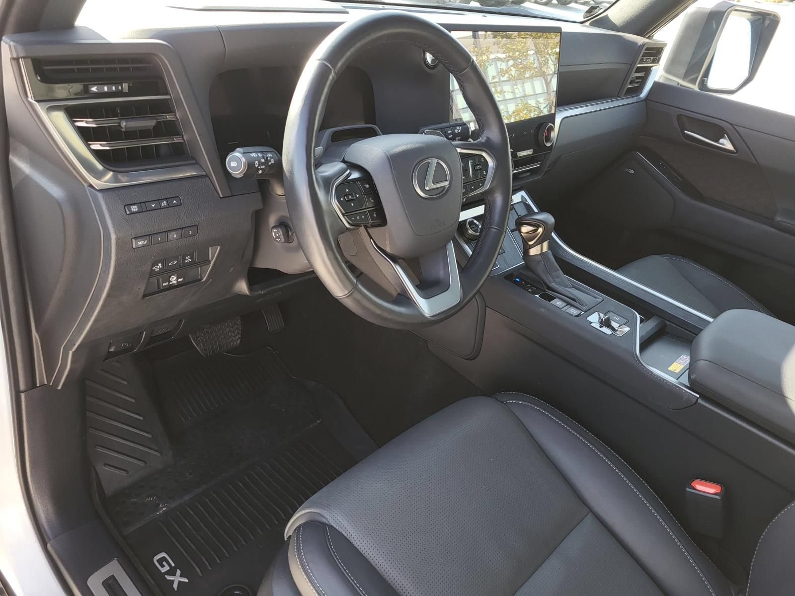 Used 2025 Lexus GX 550 w/ Accessory Package (2T) AWD/4WD image 18