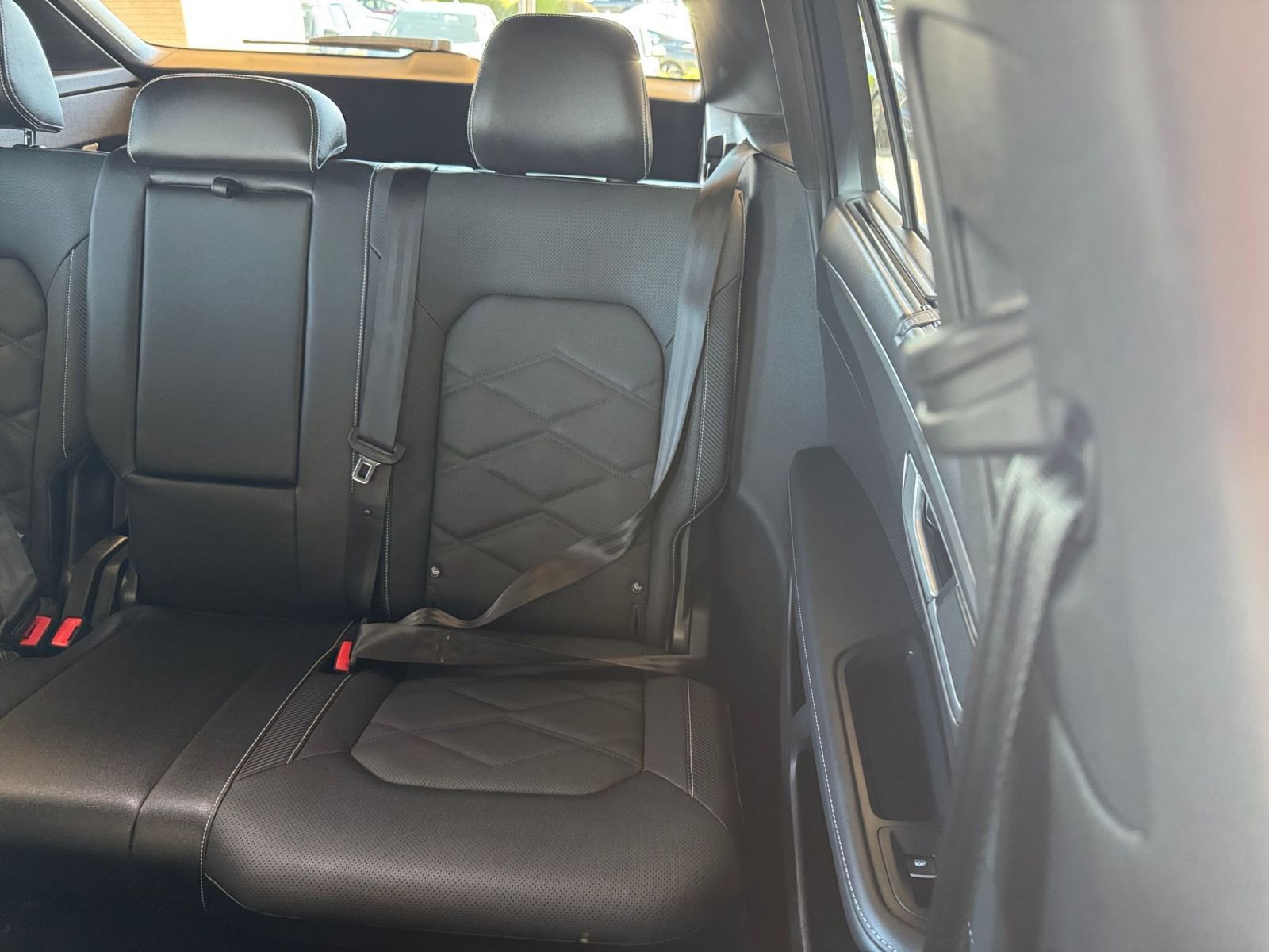 Used 2025 Volkswagen Atlas Cross Sport SE image 39