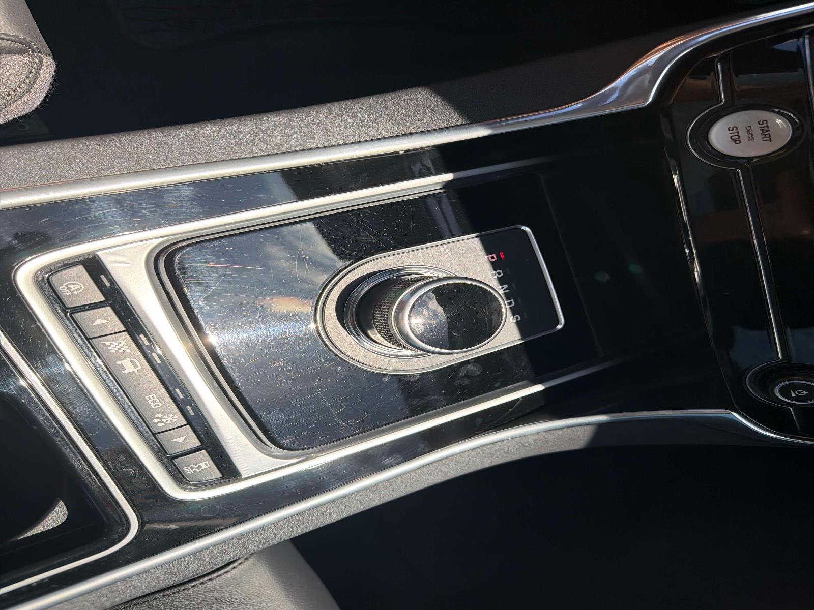 Used 2018 Jaguar XF Premium RWD image 23