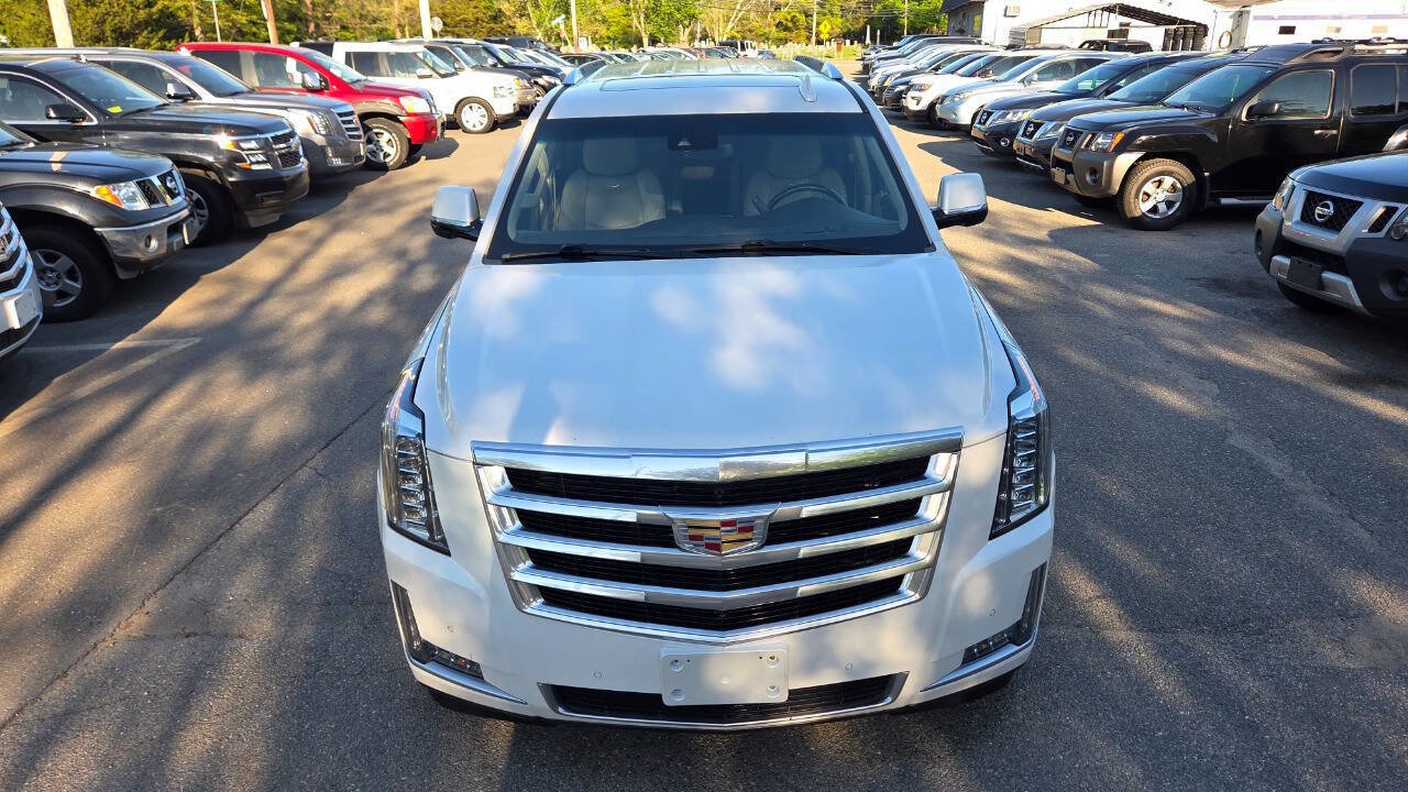 Used 2017 Cadillac Escalade Luxury AWD/4WD image 7