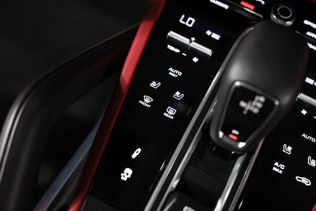 Used 2022 Porsche Cayenne Turbo image 39