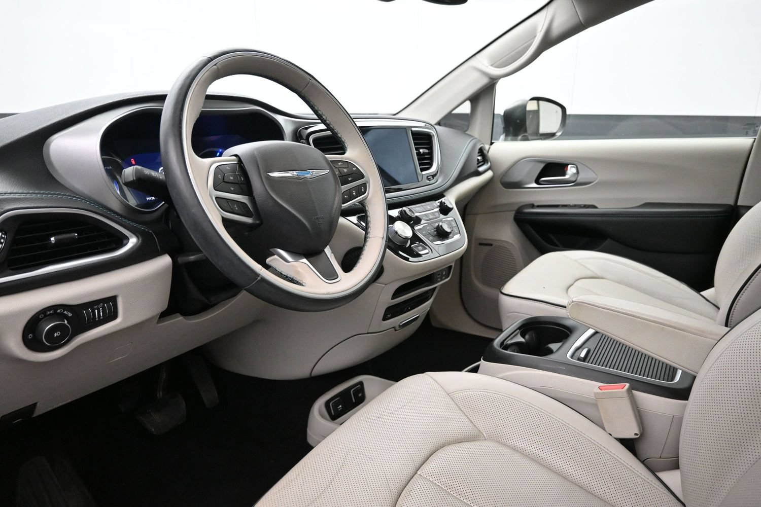 Used 2018 Chrysler Pacifica Limited w/ Advanced Safetytec Group FWD image 10