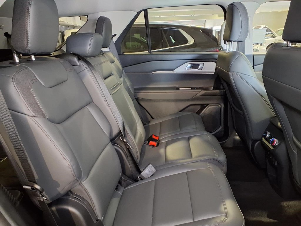 Used 2026 Ford Explorer Active w/ Active Comfort Package RWD image 30