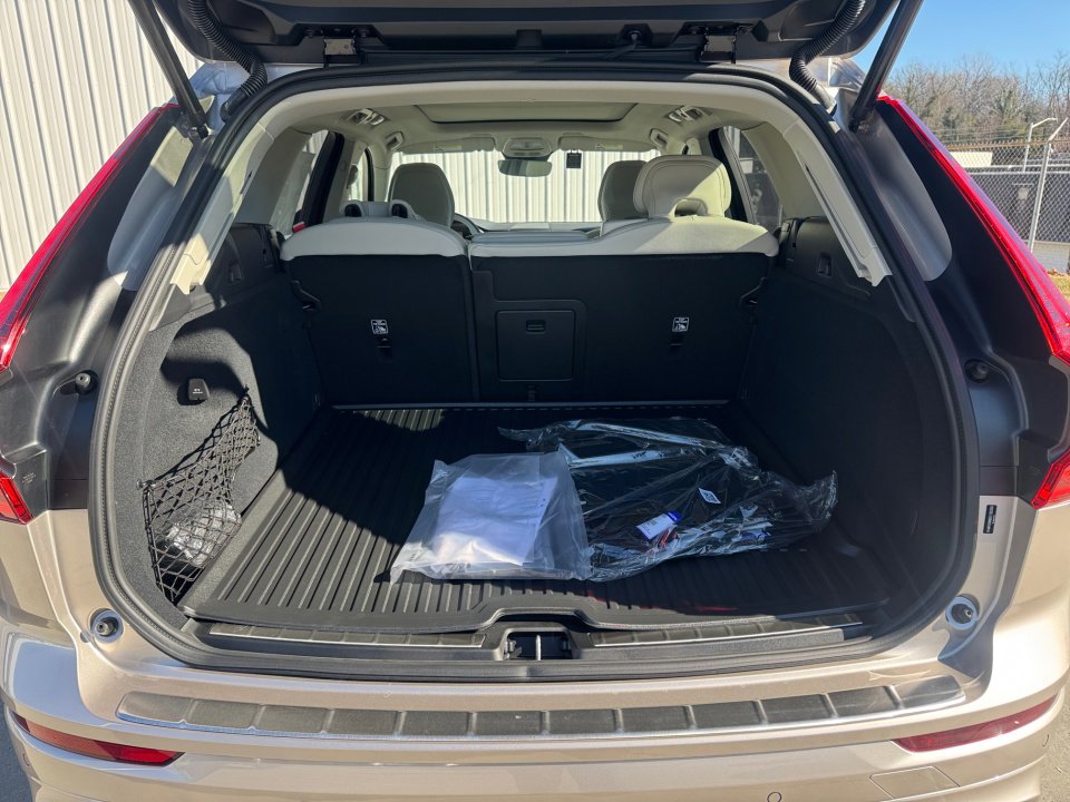 New 2025 Volvo XC60 B5 Ultra w/ Protection Package Premier image 15