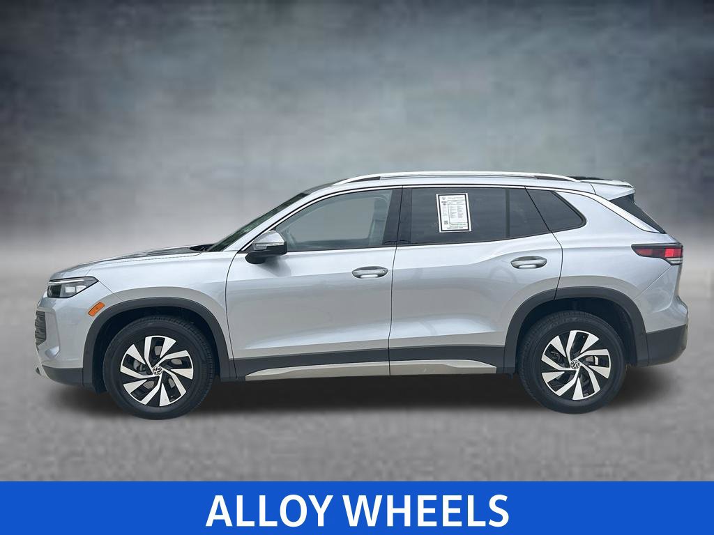 Used 2025 Volkswagen Tiguan S FWD image 3