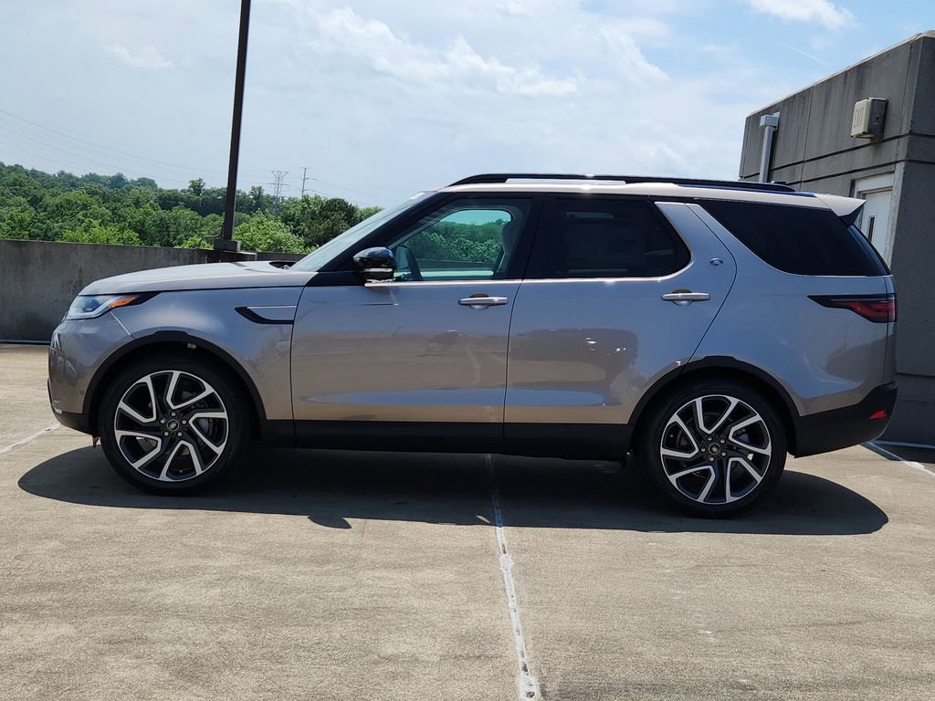 Used 2025 Land Rover Discovery S image 6