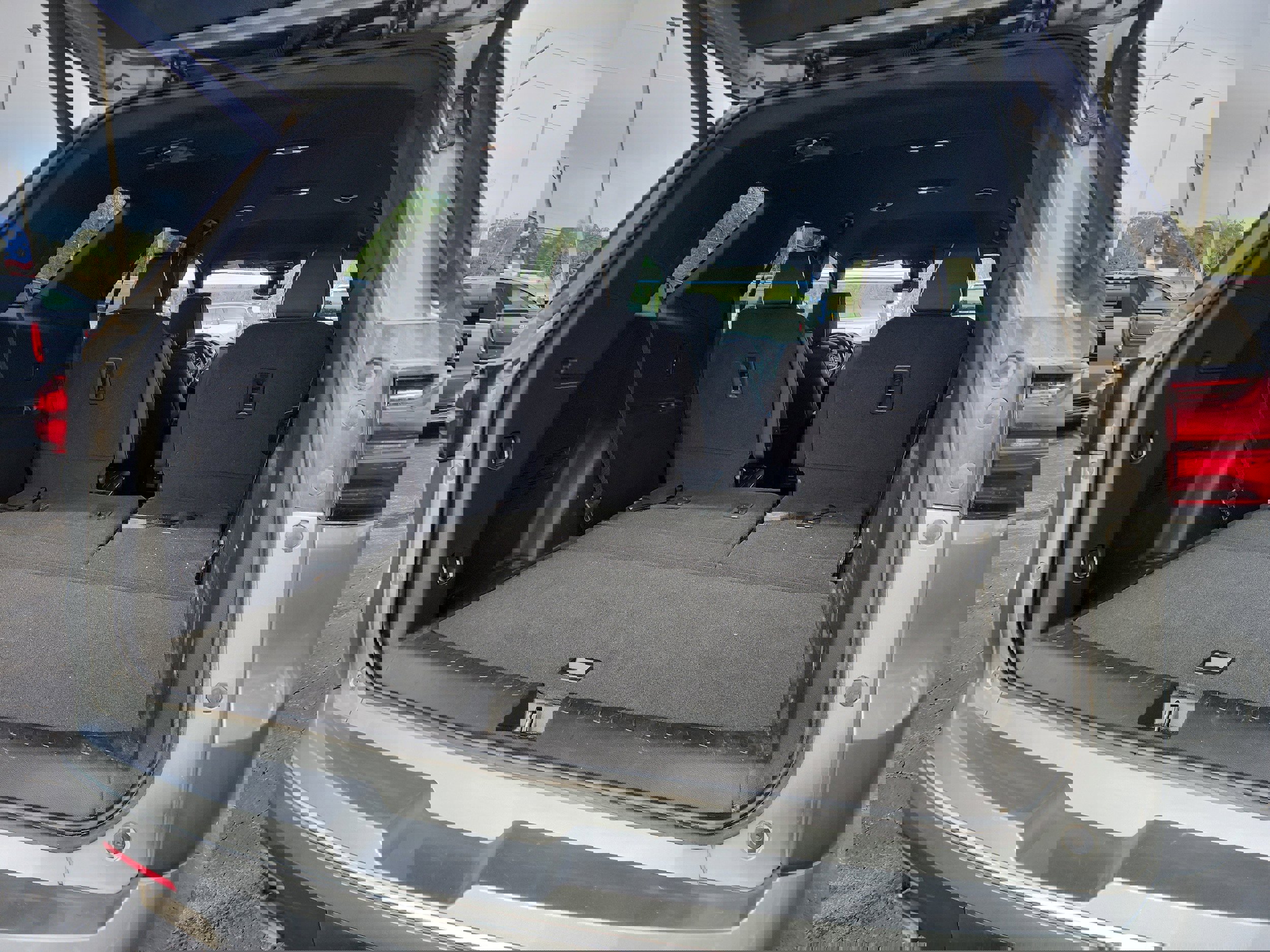 Used 2023 Chevrolet Traverse Premier w/ LPO, Cargo Package image 8